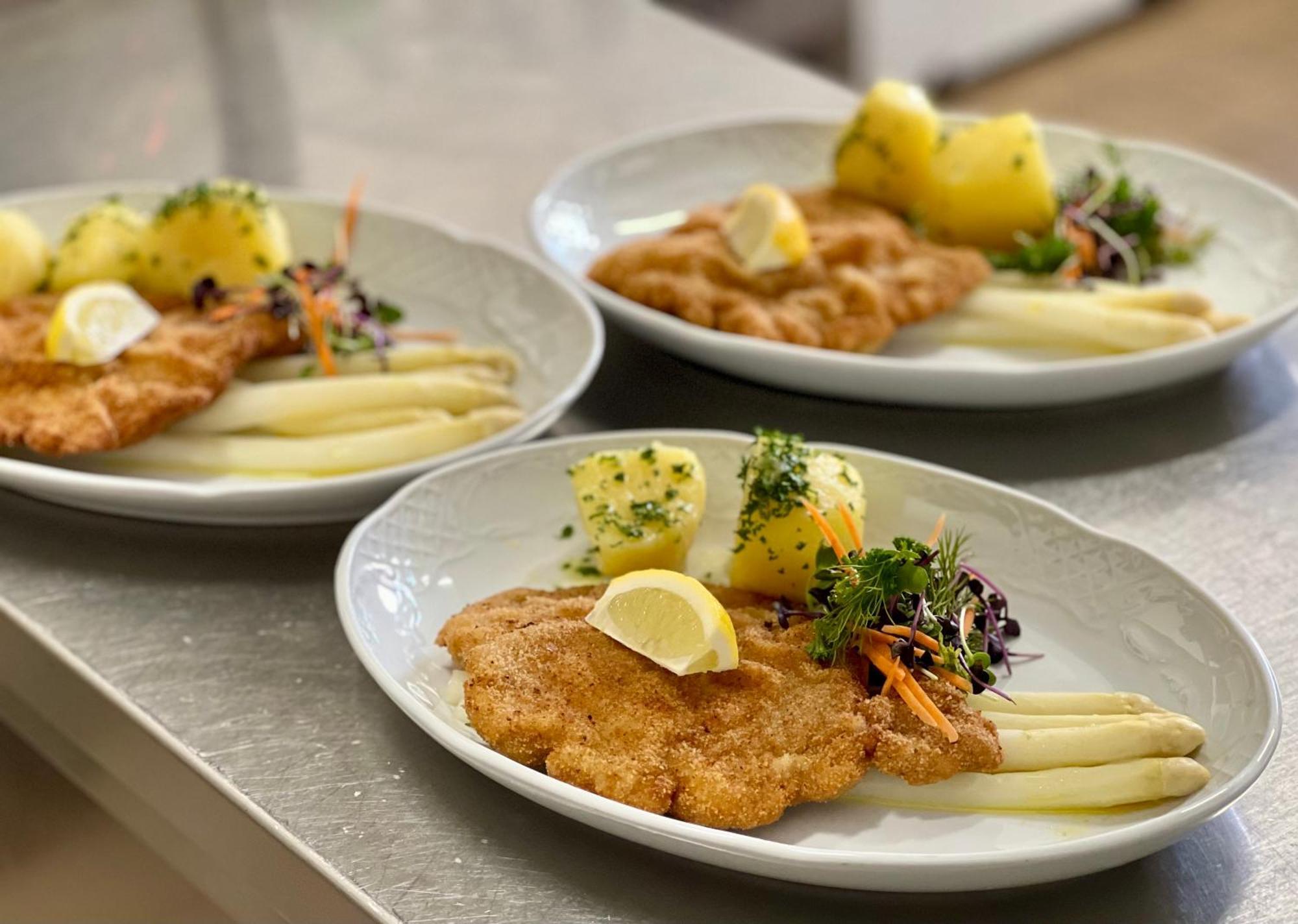 Traditionsgasthaus Goldener Loewe Riesa Restaurant & Pension Dış mekan fotoğraf